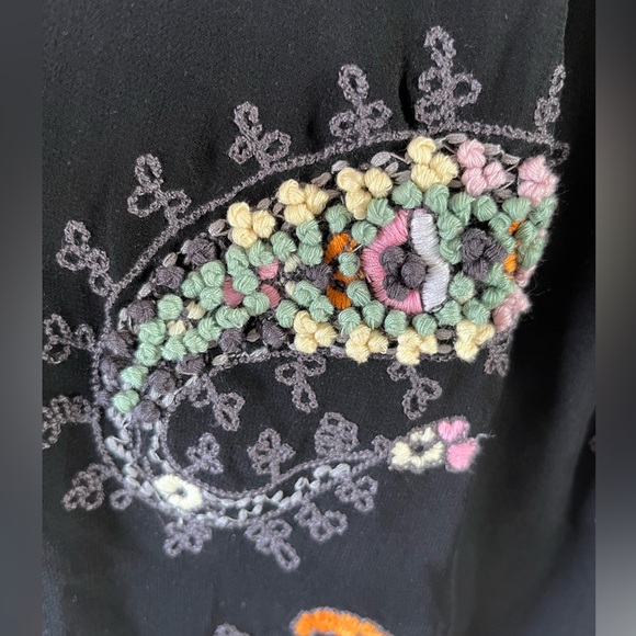 Molio Relio Floral Embroidered Black Silk Tunic Size L Scalloped Edges Boho GUC - Picture 6 of 10